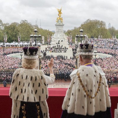 Le roi et la reine devant le peuple Meilleur Cours Anglais